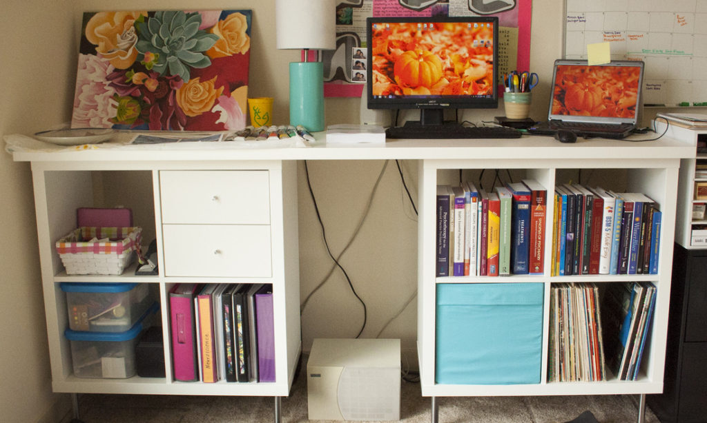 Photo of a nurse's standing desk